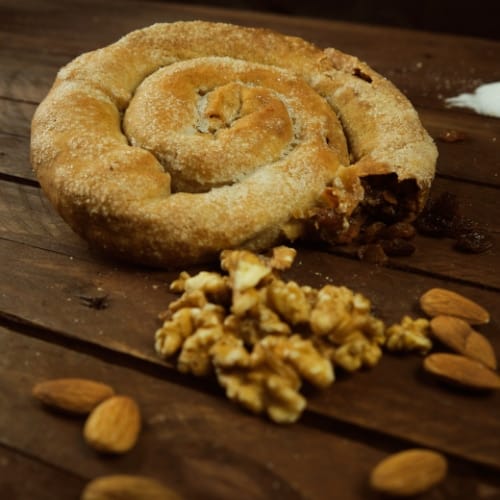 Riganella tradizionale con uva sultanina, noci e mandorle - immagine 2