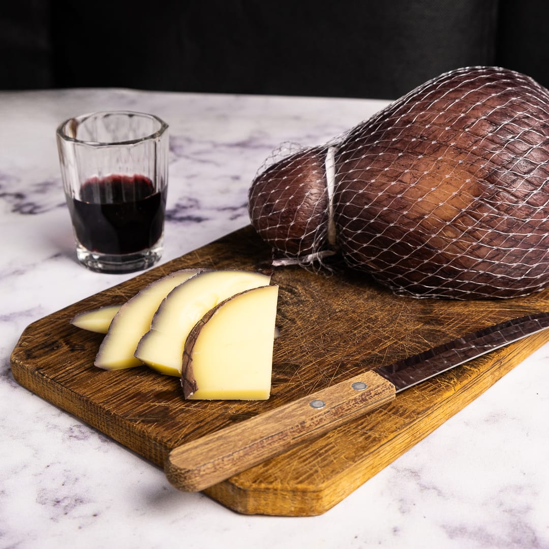 Scamorza Vaccina Affinata in Vinacce - immagine 2